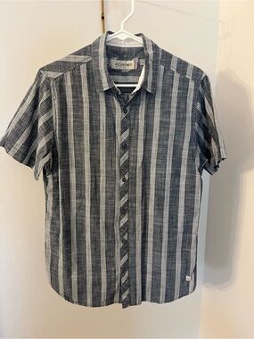 Depart west Men's Short Sleeve Button-Down in blue and White Stripes